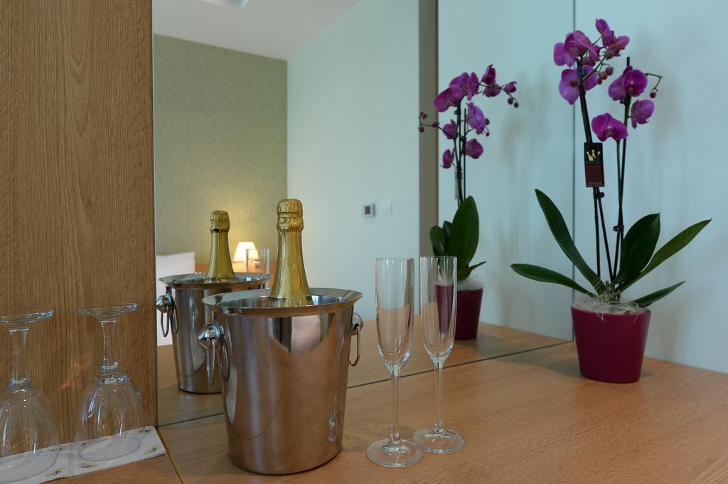 Hotel Hedonic Belgrado Esterno foto