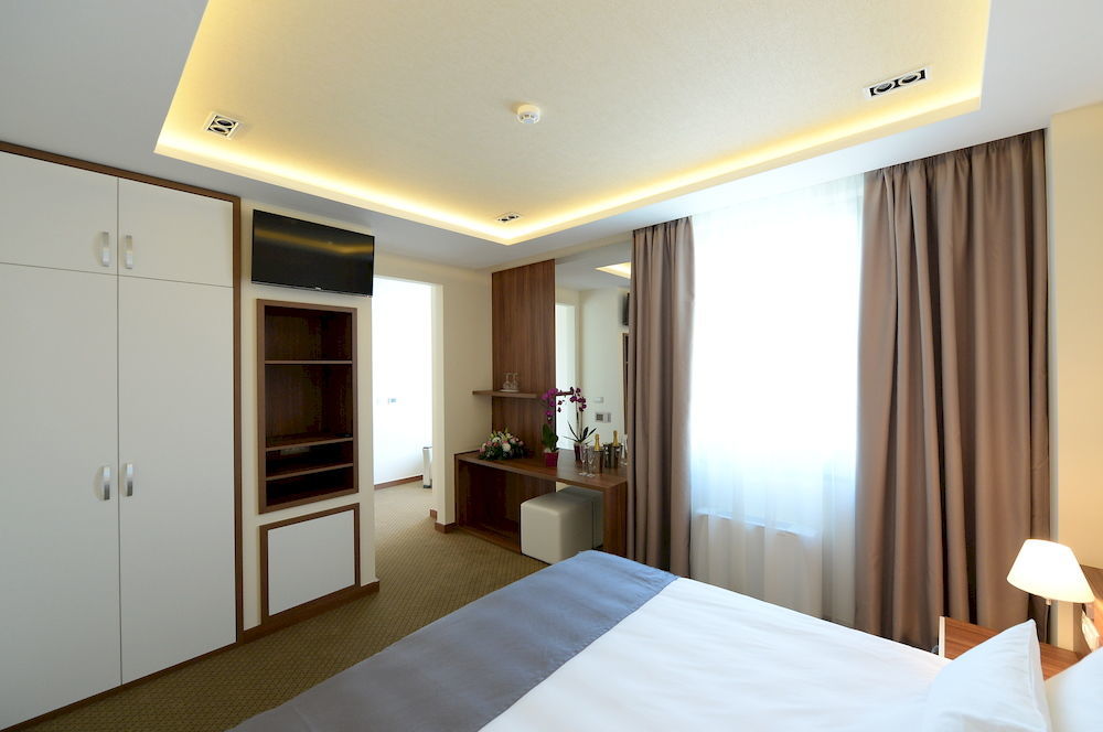 Hotel Hedonic Belgrado Esterno foto