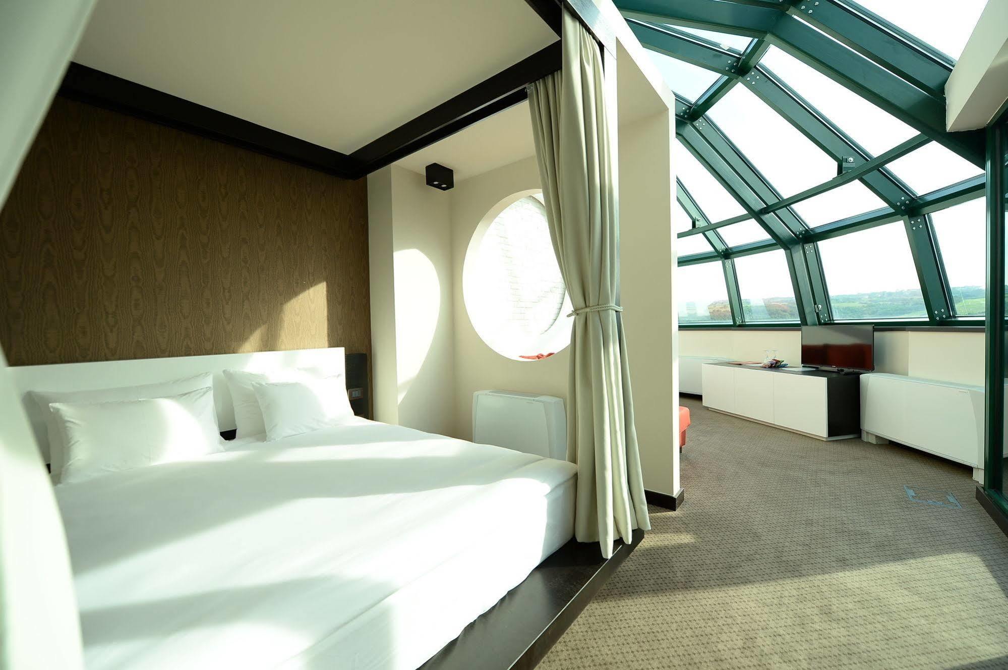 Hotel Hedonic Belgrado Esterno foto