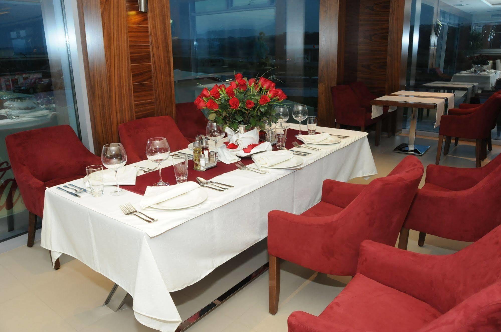 Hotel Hedonic Belgrado Esterno foto