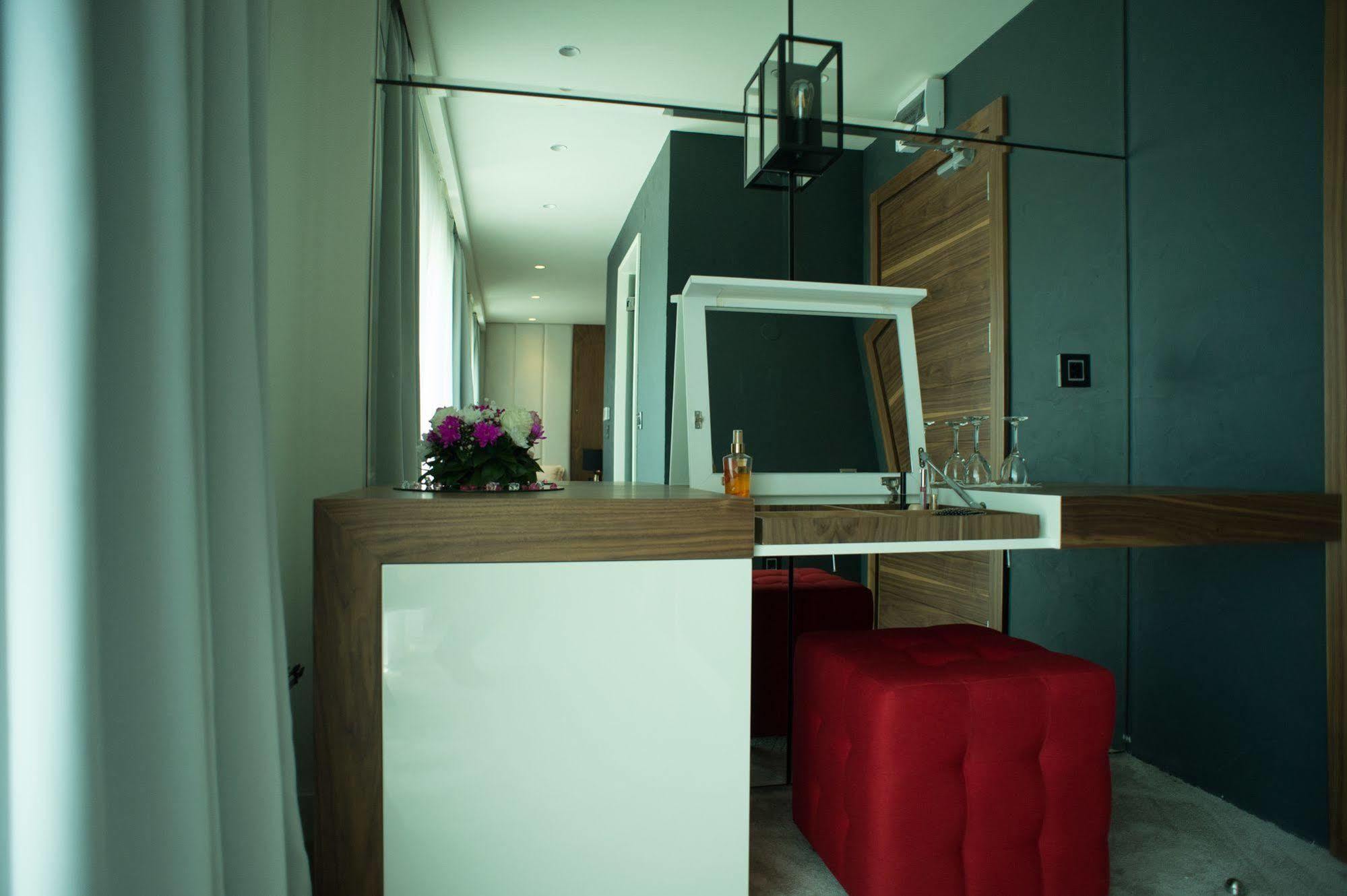 Hotel Hedonic Belgrado Esterno foto