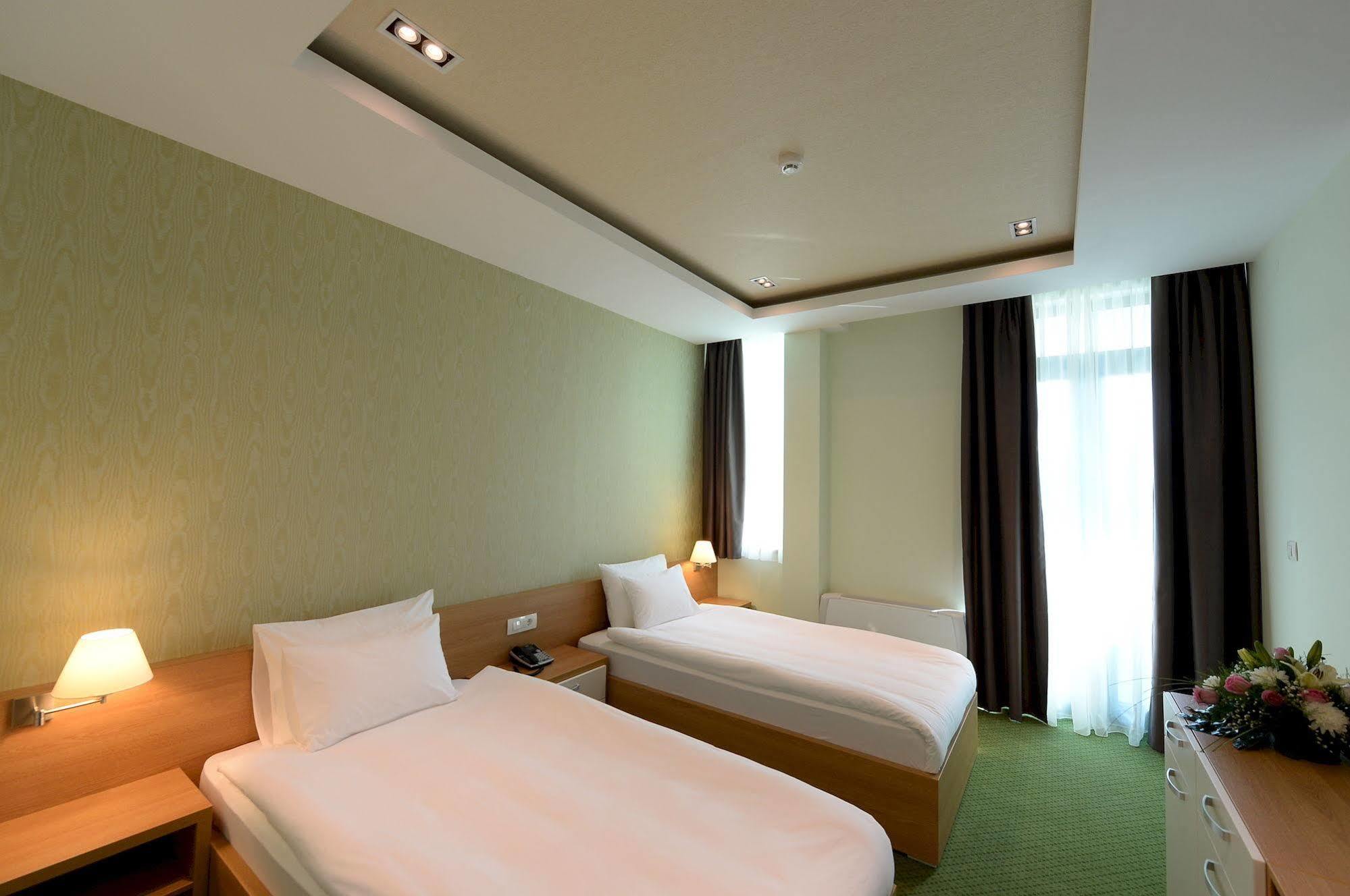Hotel Hedonic Belgrado Esterno foto