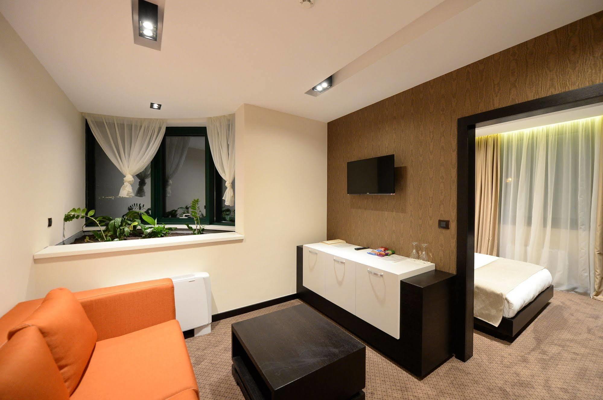 Hotel Hedonic Belgrado Esterno foto