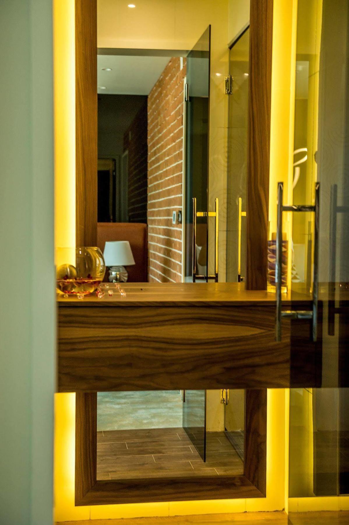 Hotel Hedonic Belgrado Esterno foto