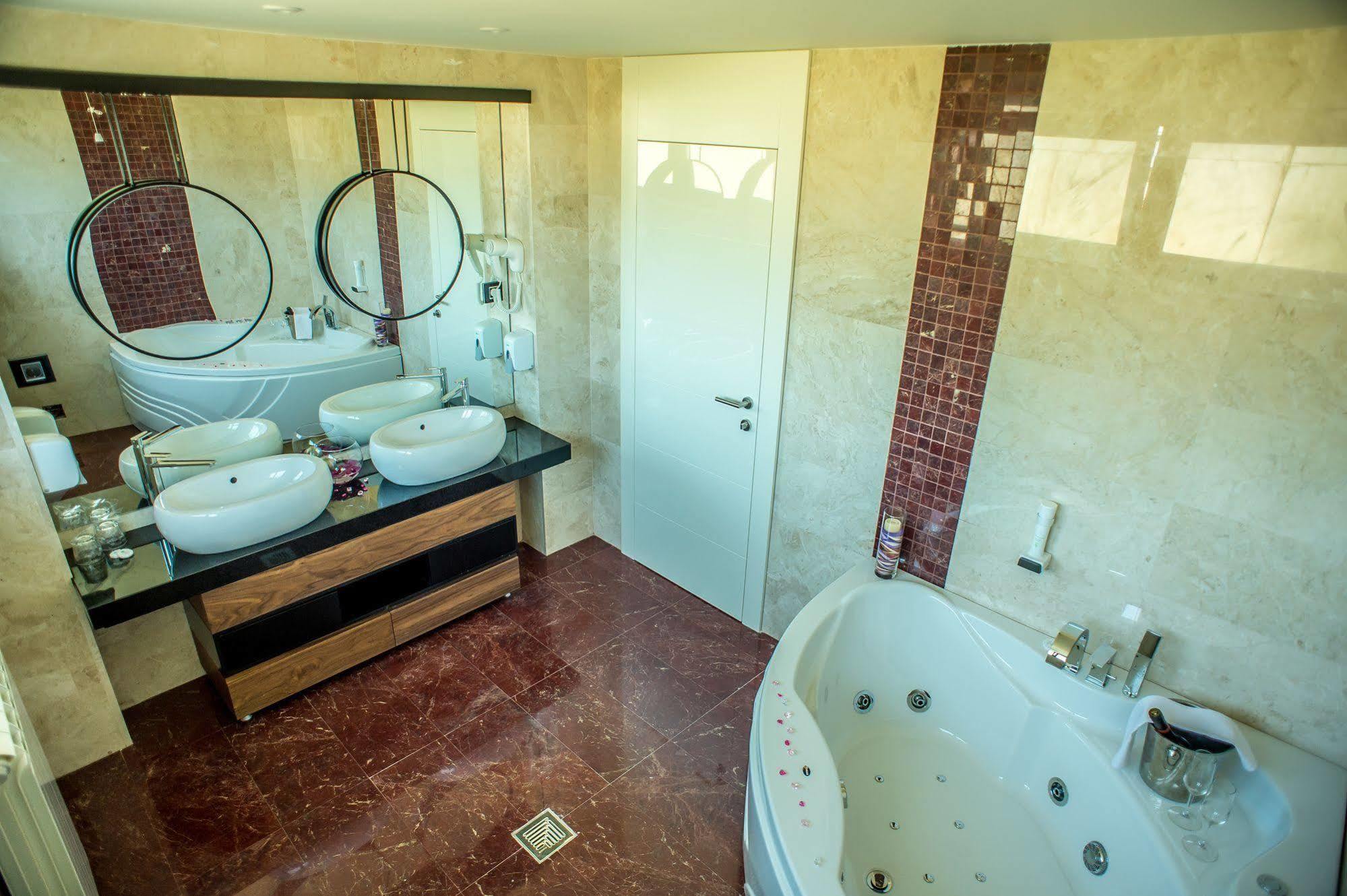 Hotel Hedonic Belgrado Esterno foto