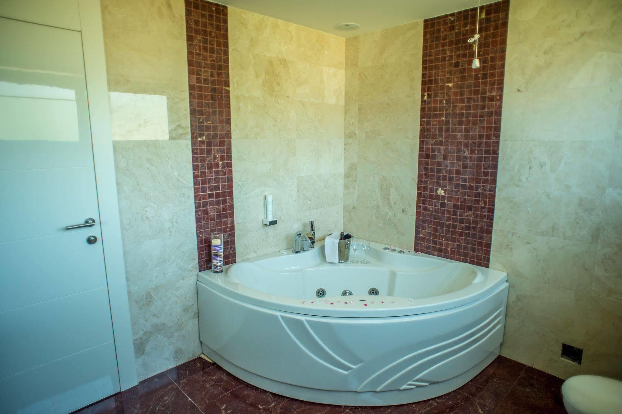 Hotel Hedonic Belgrado Esterno foto