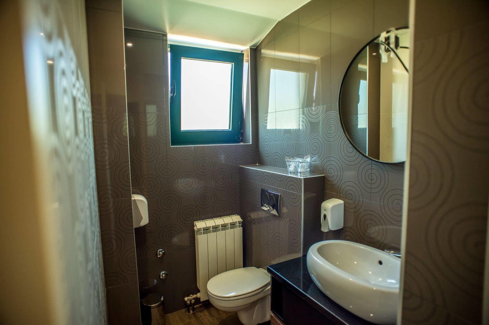 Hotel Hedonic Belgrado Esterno foto
